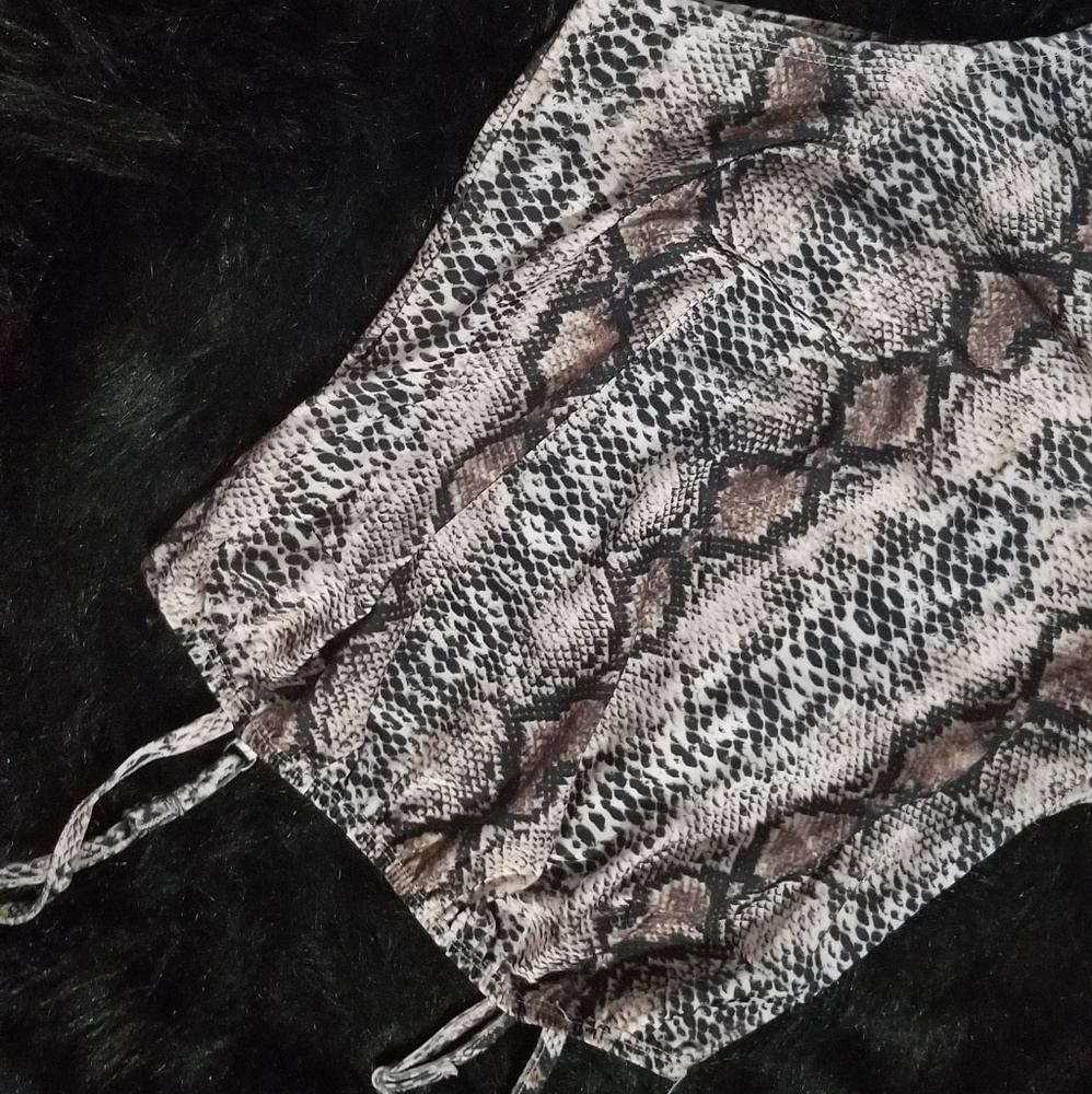 Sleeveles bandage body suit